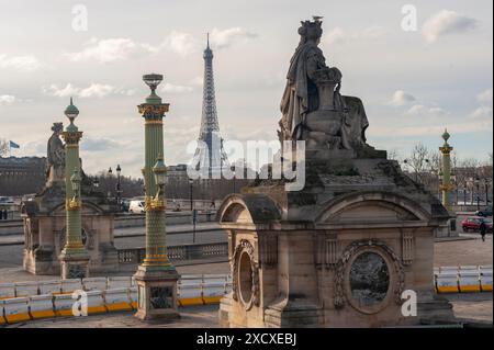 Paris, France, scènes de rue, monuments français, place de la Concorde, sculptures historiques, Tour Eiffel Banque D'Images