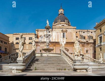 Fontaine prétorienne et église Santa Caterina, Piazza Pretoria, Palerme, Sicile, Italie Banque D'Images