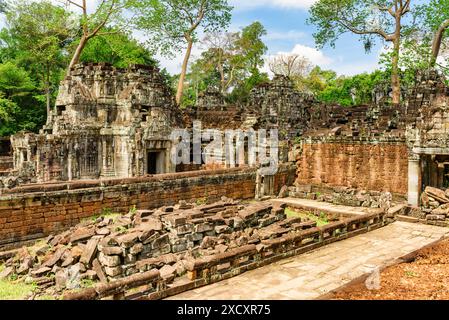 Ruines mystérieuses de l'ancien temple de Preah Khan dans l'incroyable Angkor au soleil du matin. Siem Reap, Cambodge. Énigmatique Preah Khan niché dans la forêt tropicale. Banque D'Images