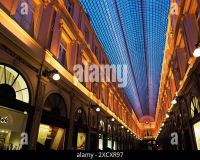 Les Galeries Royales Saint Hubert au crépuscule à Bruxelles Belgique Banque D'Images
