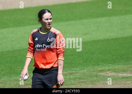 Birmingham, Royaume-Uni. 19 juin 2024. Heather Graham se prépare à jouer lors de la Charlotte Edwards Cup match entre Central Sparks et les Blaze à Edgbaston Cricket Ground, Birmingham, Angleterre, le 19 juin 2024. Photo de Stuart Leggett. Utilisation éditoriale uniquement, licence requise pour une utilisation commerciale. Aucune utilisation dans les Paris, les jeux ou les publications d'un club/ligue/joueur. Crédit : UK Sports pics Ltd/Alamy Live News Banque D'Images