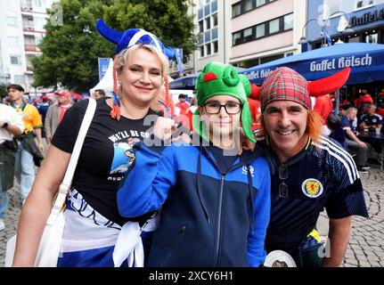 Fans écossais à Cologne, Allemagne. L’Écosse affrontera la Suisse dans son deuxième groupe Euro 2024 Un match plus tard dans la soirée. Date de la photo : mercredi 19 juin 2024. Banque D'Images