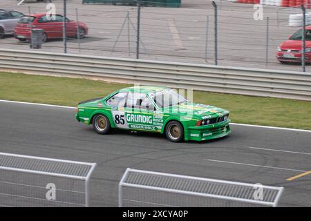 Los Arcos, Espagne-25 mai 2024 : 1982 BMW 635 Super production (E24), voiture de course, première génération de BMW série 6 Banque D'Images