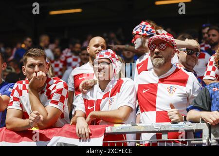 Hambourg, Allemagne. 19 juin 2024. HAMBOURG, stade Volkspark, 19-06-2024, Championnat d'Europe de football Euro2024, match de groupes no.15 entre la Croatie et l'Albanie, fans de Croatie crédit : Pro Shots/Alamy Live News Banque D'Images