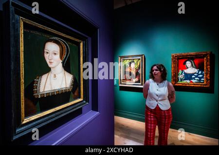 Londres, Royaume-Uni. 19 juin 2024. Portraits d'Anne Boleyn avec une œuvre de la fin du XVIe siècle d'un artiste anglais inconnu - six vies : les histoires des reines d'Henry VIII une nouvelle exposition à la National Portrait Gallery. Six Lives raconte la représentation des femmes à travers l'histoire et la culture populaire et comprend des peintures historiques, des dessins et des éphémères, des photographies contemporaines, des costumes et des films. Crédit : Guy Bell/Alamy Live News Banque D'Images