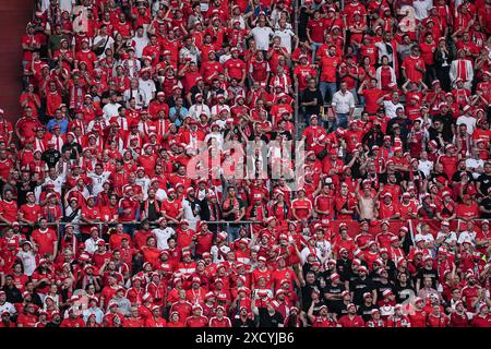 Düsseldorf, Allemagne, 17 juin 2024 : les fans de l'Autriche dans les tribunes lors du match de football UEFA EURO 2024 Allemagne du Groupe d entre l'Autriche et la France à la Düsseldorf Arena, en Allemagne. (Daniela Porcelli / SPP) Banque D'Images