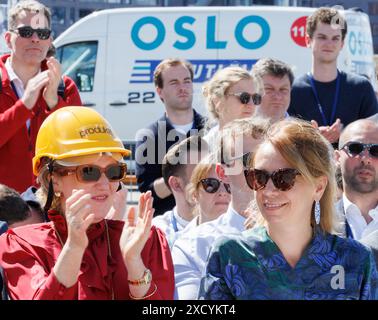 Oslo, Norvège. 19 juin 2024. La princesse Astrid de Belgique et le secrétaire d'État de la région bruxelloise ans Persoons ont pris la photo lors d'une réunion sur le développement durable dans la construction, Icebox Challenge et le développement durable dans la construction, dans le cadre d'une mission économique en Norvège, mercredi 19 juin 2024. La Princesse belge dirige une délégation belge pour discuter de la transition énergétique, de l’économie circulaire, des sciences de la vie et du design au cours des quatre prochains jours. BELGA PHOTO BENOIT DOPPAGNE crédit : Belga News Agency/Alamy Live News Banque D'Images