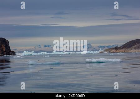 Oqaatsut - un petit village isolé au nord d'Ilulissat dans l'ouest du Groenland. Banque D'Images