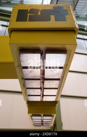 Magnétiques électropermanents pour poutres télescopiques manipulation seule feuille Banque D'Images