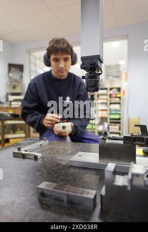 Mesures de contrôle dimensionnel. Contrôle qualité. Indecober usiné. Usinage de pièces de précision en série. Industrie automobile. Berriz. Bizkaia. Basqu Banque D'Images