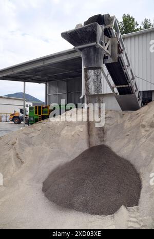 Velke Zernoseky, République tchèque. 19 juin 2024. Le producteur de béton CS-Beton tient une réunion avec des journalistes sur le thème de la production verte dans la pratique dans l'usine CS-Beton Velke Zernoseky, le 19 juin 2024. Crédit : LIBOR Zavoral/CTK photo/Alamy Live News Banque D'Images