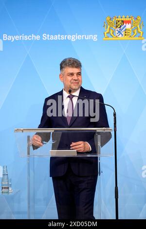 Der rumänische premier ministre Marcel Ciolacu nimmt an einer abschließenden Pressekonferenz teil. DAS bayerische und das rumänische Kabinett tagten zusammen in der bayerischen Landeshauptstadt. München, 18.06.2024 Bayern Deutschland *** le premier ministre roumain Marcel Ciolacu assiste à une conférence de presse finale les cabinets bavarois et roumain se sont réunis dans la capitale bavaroise Munich, 18 06 2024 Bavière Allemagne Copyright : xDwixAnoraganingrumx Banque D'Images