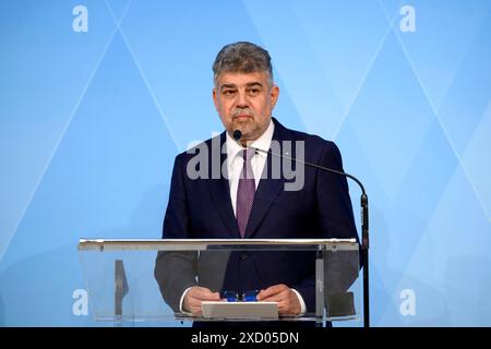 Der rumänische premier ministre Marcel Ciolacu nimmt an einer abschließenden Pressekonferenz teil. DAS bayerische und das rumänische Kabinett tagten zusammen in der bayerischen Landeshauptstadt. München, 18.06.2024 Bayern Deutschland *** le premier ministre roumain Marcel Ciolacu assiste à une conférence de presse finale les cabinets bavarois et roumain se sont réunis dans la capitale bavaroise Munich, 18 06 2024 Bavière Allemagne Copyright : xDwixAnoraganingrumx Banque D'Images