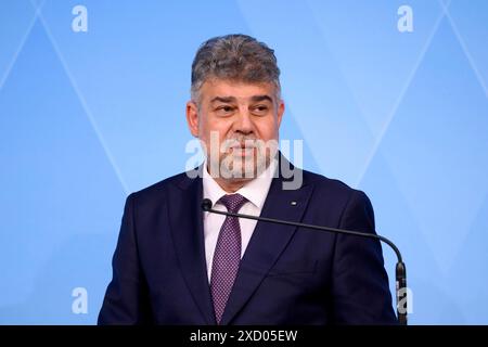 Der rumänische premier ministre Marcel Ciolacu nimmt an einer abschließenden Pressekonferenz teil. DAS bayerische und das rumänische Kabinett tagten zusammen in der bayerischen Landeshauptstadt. München, 18.06.2024 Bayern Deutschland *** le premier ministre roumain Marcel Ciolacu assiste à une conférence de presse finale les cabinets bavarois et roumain se sont réunis dans la capitale bavaroise Munich, 18 06 2024 Bavière Allemagne Copyright : xDwixAnoraganingrumx Banque D'Images