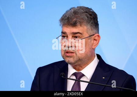 Der rumänische premier ministre Marcel Ciolacu nimmt an einer abschließenden Pressekonferenz teil. DAS bayerische und das rumänische Kabinett tagten zusammen in der bayerischen Landeshauptstadt. München, 18.06.2024 Bayern Deutschland *** le premier ministre roumain Marcel Ciolacu assiste à une conférence de presse finale les cabinets bavarois et roumain se sont réunis dans la capitale bavaroise Munich, 18 06 2024 Bavière Allemagne Copyright : xDwixAnoraganingrumx Banque D'Images