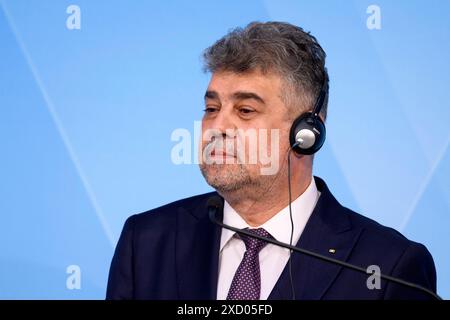 Der rumänische premier ministre Marcel Ciolacu nimmt an einer abschließenden Pressekonferenz teil. DAS bayerische und das rumänische Kabinett tagten zusammen in der bayerischen Landeshauptstadt. München, 18.06.2024 Bayern Deutschland *** le premier ministre roumain Marcel Ciolacu assiste à une conférence de presse finale les cabinets bavarois et roumain se sont réunis dans la capitale bavaroise Munich, 18 06 2024 Bavière Allemagne Copyright : xDwixAnoraganingrumx Banque D'Images