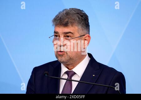 Der rumänische premier ministre Marcel Ciolacu nimmt an einer abschließenden Pressekonferenz teil. DAS bayerische und das rumänische Kabinett tagten zusammen in der bayerischen Landeshauptstadt. München, 18.06.2024 Bayern Deutschland *** le premier ministre roumain Marcel Ciolacu assiste à une conférence de presse finale les cabinets bavarois et roumain se sont réunis dans la capitale bavaroise Munich, 18 06 2024 Bavière Allemagne Copyright : xDwixAnoraganingrumx Banque D'Images