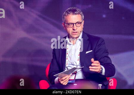 Cracovie, Pologne, le 19 juin 2024. Axel Deininger, président de l'ECSO, intervient lors d'une table ronde lors du Forum européen sur la cybersécurité CyberSec à EXPO Cracovie. La conférence se concentre sur les défis et les opportunités pour la sécurité numérique en Europe dans des domaines tels que l’administration publique, l’armée ou les entreprises, dans un environnement en rapide évolution, lié à l’introduction de l’IA et aux conflits en Ukraine. Crédit : Dominika Zarzycka/Alamy Live News. Banque D'Images