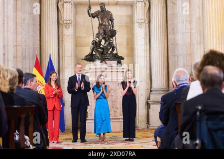 Princes Léonor d'Espagne, le roi Felipe VI, la reine Letizia et Sofia lors des événements de célébration du 10ème anniversaire de la proclamation du roi à Banque D'Images