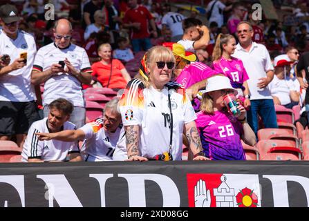 Weiblicher Fan von Deutschland, UEFA EURO 2024 - Groupe A, Allemagne vs Hongrie, Arena Stuttgart AM 19. Juin 2024 à Stuttgart, Deutschland. Foto von Silas Schueller/DeFodi images Female of Germany, UEFA EURO 2024 - Group A, Germany vs Hungary, Arena Stuttgart le 19 juin 2024 à Stuttgart, Allemagne. Photo de Silas Schueller/DeFodi images Defodi-738 738 GERHUN 20240619 152 *** fan féminine d'Allemagne, UEFA EURO 2024 Groupe A, Allemagne vs Hongrie, Arena Stuttgart le 19 juin 2024 à Stuttgart, Allemagne photo de Silas Schueller DeFodi images fan féminine d'Allemagne, UEFA EURO 2024 Groupe A, Allemagne vs H. Banque D'Images