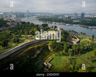 Aeria drone vue du parc Kalemegdan en été, Belgrade, Serbie. Banque D'Images