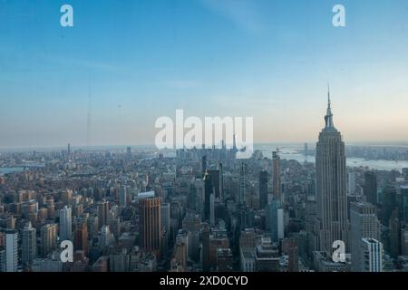 Vue de l'Empire State Building depuis la plate-forme d'observation Summit One Vanderbilt à New York, États-Unis, le mardi 18 juin 2024. Crédit : Aashish Kiphayet/ Banque D'Images