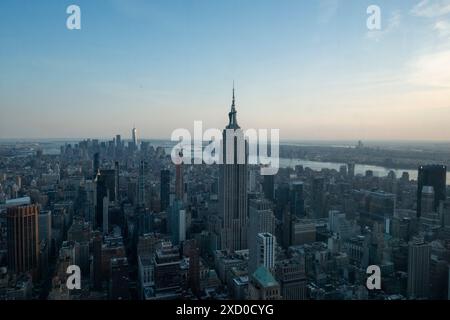 Vue de l'Empire State Building depuis la plate-forme d'observation Summit One Vanderbilt à New York, États-Unis, le mardi 18 juin 2024. Crédit : Aashish Kiphayet/ Banque D'Images