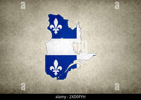 Carte grunge de la province de Québec (Canada) avec son drapeau imprimé à l'intérieur de sa frontière sur un vieux papier. Banque D'Images