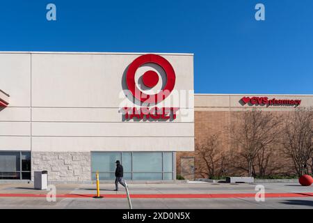 Houston, Texas, États-Unis – 13 mars 2022 : un client entre dans un magasin Target de Houston. ÉTATS-UNIS. Banque D'Images