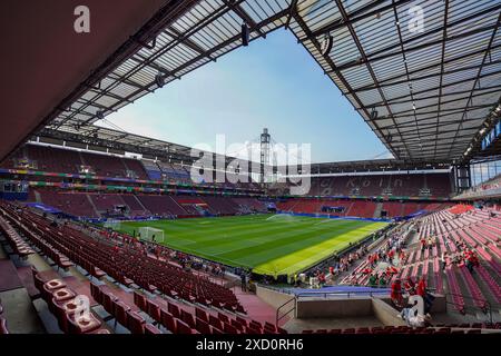 Cologne, Allemagne. 19 juin 2024. Cologne, Allemagne, 19 juin 2024 : vue générale de l'intérieur du stade pendant le match de football UEFA EURO 2024 Allemagne du Groupe A entre l'Écosse et la Suisse au stade de Cologne à Cologne, Allemagne. (Daniela Porcelli/SPP) crédit : SPP Sport Press photo. /Alamy Live News Banque D'Images