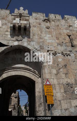 La porte des Lions ou porte d'Étienne, l'une des huit portes de la vieille ville de Jérusalem, connue pour les lions gravés sur ses deux côtés Banque D'Images