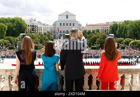 Madrid, Espagne. 19 juin 2024. Le roi espagnol Felipe VI et Letizia Ortiz avec la princesse Leonor et la princesse Sofia assistent au soulagement solennel de la garde royale lors du 10e anniversaire de la proclamation du roi espagnol Felipe VI à Madrid le mercredi 19 juin 2024 crédit : CORDON PRESS/Alamy Live News Banque D'Images