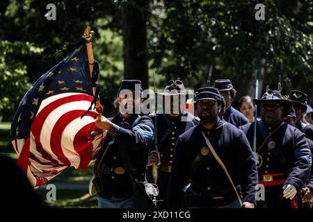 Washington, États-Unis. 19 juin 2024. Les membres des troupes de couleur des États-Unis et les historiens et reconstituteurs vivants du soldat de Buffalo défilent lors de la parade du peuple le 19 juin 2024 à Washington, DC le jour de l'indépendance nationale de la Junetenth reconnaît l'entrée en vigueur de la Proclamation d'émancipation au Texas en 1865, libérant les derniers esclaves dans les États confédérés. (Photo de Samuel Corum/Sipa USA) crédit : Sipa USA/Alamy Live News Banque D'Images