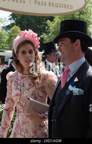 Ascot, Berkshire, Royaume-Uni. 19 juin 2024. La princesse Béatrice assiste au deuxième jour de Royal Ascot à l'hippodrome d'Ascot dans le Berkshire crédit : Maureen McLean/Alamy Live News Banque D'Images