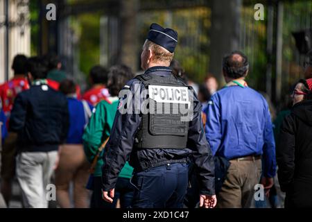 Paris, France. 12 juin 2024. Policiers en uniforme assurant la sécurité à Paris, France, le 12 juin 2024. La police nationale française en action. Crédit : Victor Joly/Alamy Live News Banque D'Images