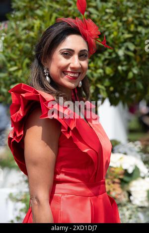 Ascot, Berkshire, Royaume-Uni. 19 juin 2024. Des coureurs glamour le deuxième jour de Royal Ascot à l'hippodrome d'Ascot dans le Berkshire crédit : Maureen McLean/Alamy Live News Banque D'Images