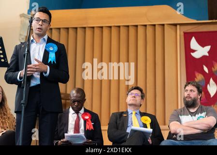 Belle vue Baptist Church, Southend on Sea, Essex, Royaume-Uni. 19 juin 2024. Les principaux candidats se présentant pour la circonscription se sont réunis aux Hustings pour présenter leurs manifestes et répondre aux questions du public. Cette circonscription et ses limites antérieures de Southend East sont conservatrices depuis sa formation en 1950. 2024 candidats comprennent Gavin Haran (Con) (parlant), Bayo Alaba (Lab), James Allen (Lib Dems) & Lee Clark (Confelicity) Banque D'Images