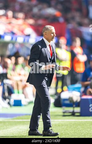 Hambourg, Allemagne. 19 juin 2024. L'entraîneur-chef de l'Albanie Sylvinho vu lors du match de l'UEFA Euro 2024 dans le groupe B entre la Croatie et l'Albanie au Volksparkstadion à Hambourg. Crédit : Gonzales photo/Alamy Live News Banque D'Images