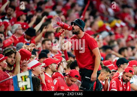Cologne, Allemagne. 19 juin 2024. Cologne, Allemagne, 19 juin 2024 : les fans de Suisse lors de l'UEFA EURO 2024 Allemagne Groupe A match de football entre l'Écosse et la Suisse au stade de Cologne à Cologne, Allemagne. (Daniela Porcelli/SPP) crédit : SPP Sport Press photo. /Alamy Live News Banque D'Images