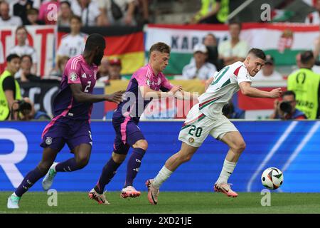 Stuttgart, Allemagne. 19 juin 2024. Roland Sallai (Hongrie)Joshua Kimmich (Allemagne)Antonio Rudiger (Allemagne) lors du match UEFA Euro Allemagne 2024 entre Allemagne 2-0 Hongrie au Stuttgart Arena le 19 juin 2024 à Stuttgart, Allemagne. (Photo de Maurizio Borsari/AFLO) crédit : Aflo Co. Ltd./Alamy Live News Banque D'Images