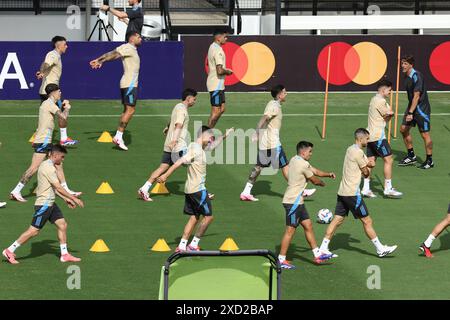 Atlanta, États-Unis. 19 juin 2024. Les footballeurs argentins participent à une séance d’entraînement avant le match contre le Canada pour la Copa America USA 2024, groupe A, phase de groupes, au terrain de sport de l’Université de Kennesaw, près d’Atlanta, le 19 juin 2024. Crédit : Alejandro Pagni/Alamy Live News Banque D'Images