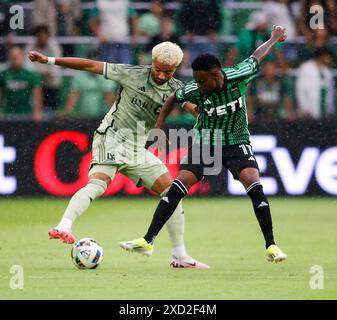 Austin, Texas, États-Unis. 19 juin 2024. Le milieu de terrain du Los Angeles FC Timothy Tillman (11 ans) travaille contre l'attaquant de l'Austin FC JÃ¡der Obrian (11 ans) lors d'un match de Ligue majeure de football le 19 juin 2024 à Austin. Le match a terminé un match nul de 1-1 après que LAFC a marqué un égaliseur à la 90e minute. (Crédit image : © Scott Coleman/ZUMA Press Wire) USAGE ÉDITORIAL SEULEMENT! Non destiné à UN USAGE commercial ! Crédit : ZUMA Press, Inc/Alamy Live News Banque D'Images