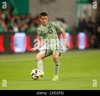 Austin, Texas, États-Unis. 19 juin 2024. Le défenseur du Los Angeles FC Sergi Palencia (14 ans) passe le ballon lors d'un match de football de la Ligue majeure le 19 juin 2024 à Austin. Le match a terminé un match nul de 1-1 après que LAFC a marqué un égaliseur à la 90e minute. (Crédit image : © Scott Coleman/ZUMA Press Wire) USAGE ÉDITORIAL SEULEMENT! Non destiné à UN USAGE commercial ! Crédit : ZUMA Press, Inc/Alamy Live News Banque D'Images