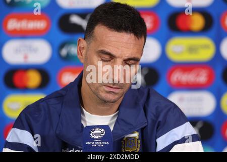 Atlanta, États-Unis. 19 juin 2024. L'entraîneur-chef de l'Argentine Lionel Scaloni () lors d'une conférence de presse avant le match contre le Canada pour la Copa America USA 2024, groupe A, phase de groupes, au stade Mercedes Benz d'Atlanta, le 19 juin 2024. Crédit : Alejandro Pagni/Alamy Live News Banque D'Images