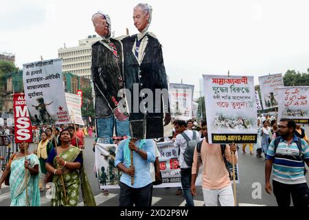 Manifestation contre le ministre Benjamin Netanyahu, ministre de la rime, des organisations de jeunes de gauche crient des slogans lors d'une manifestation pour exiger la prise de feu immédiate et l'arrêt de tuer les Palestiniens, dans la ville de l'est de l'Inde. Le 19 juin 2024 à Kolkata, Inde. Kolkata West Bengale India Copyright : xDipaxChakrabortyx Banque D'Images