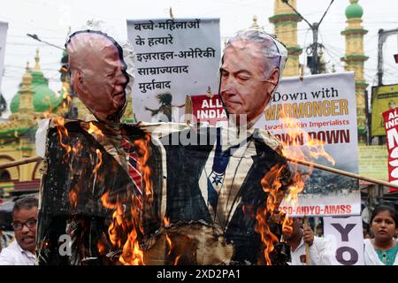 Manifestation contre le ministre Benjamin Netanyahu, ministre de la rime, les organisations de jeunesse de gauche brûlent les effigies du président américain Joe Biden et du premier ministre israélien Benjamin Netanyahu, tandis que protester pour exiger la prise de feu immédiate et cesser de tuer les Palestiniens, dans la ville de l'est de l'Inde. Le 19 juin 2024 à Kolkata, Inde. Kolkata West Bengale India Copyright : xDipaxChakrabortyx Banque D'Images