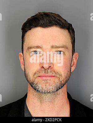 19 juin 2024, Sag Harbor, New York, États-Unis : super star de la musique américaine et star de cinéma ainsi, JUSTIN RANDALL TIMBERLAKE, 43 ans, closeup Today a été un coup de fouet par le département de police de Sag Harbor. Timberlake a été accusé mardi 18 juin de conduite en état d'ébriété à Sag Harbor, un village des Hamptons de New York. Timberlake a été mis en accusation et libéré après avoir été inculpé d'un chef d'accusation de conduite en état d'ébriété (DWI). Selon des sources proches de sa femme, le malheureux incident l'a laissée "embarrassée" et malheureuse. Malgré sa déception, la star de cinéma J. Biel l'aurait fait Banque D'Images