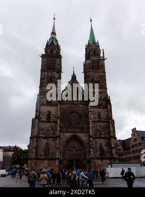 NUREMBERG, ALLEMAGNE - 18 MAI 2024 : la superbe église de Lorenz Kirche, ou encore Lawrence, dans la ville historique de Nuremberg en Bavière Banque D'Images