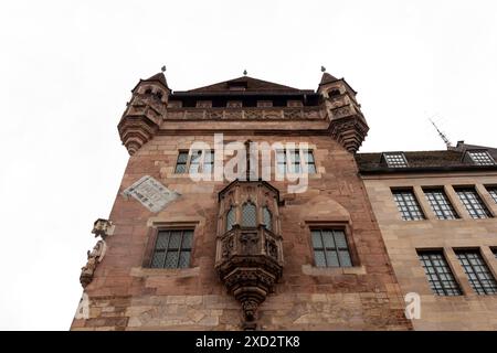 Nassauerhaus est la seule demeure fortifiée de la fin du XIIe siècle à Nuremberg, en Bavière Banque D'Images