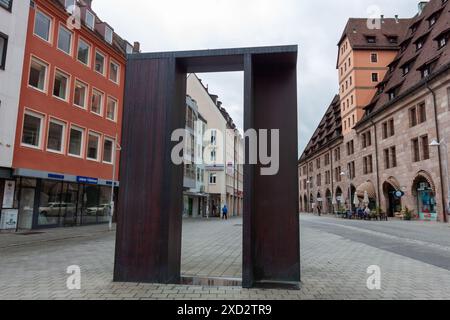 NUREMBERG, ALLEMAGNE - 18 MAI 2024 : Mémorial central de la fuite et de l'expulsion de 1945 (construit en 1999 par l'État libre de Bavière ; conception : Joachim Band Banque D'Images